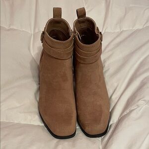 Elegant Tan Ankle Boots